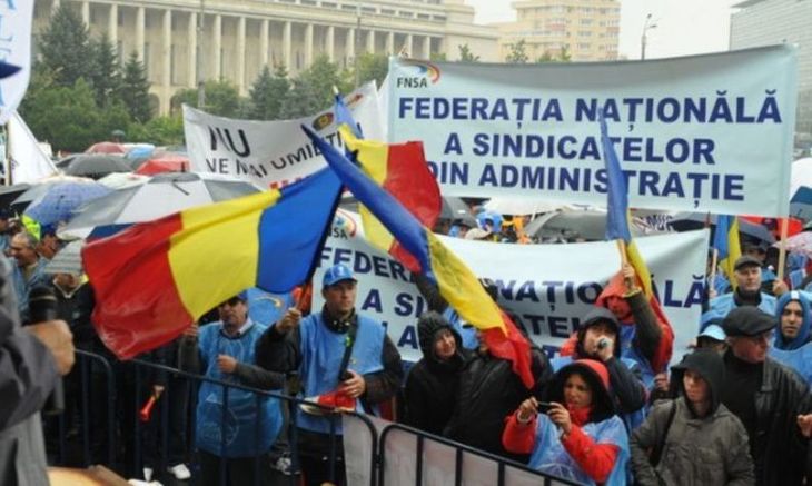 Angajații din administrație amenință cu proteste
