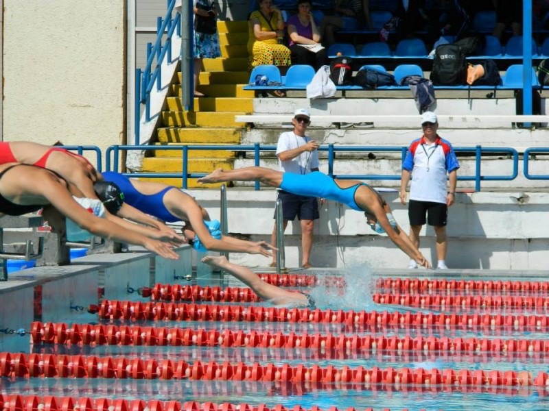 Înotătorii mureșeni, 13 clasări pe podium în Ungaria