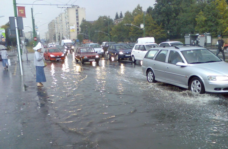 Adio inundații pe Bulevardul Gării din Brașov