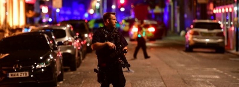 Autorităţile londoneze au mărit numărul poliţiştilor înarmaţi care patrulează metropola
