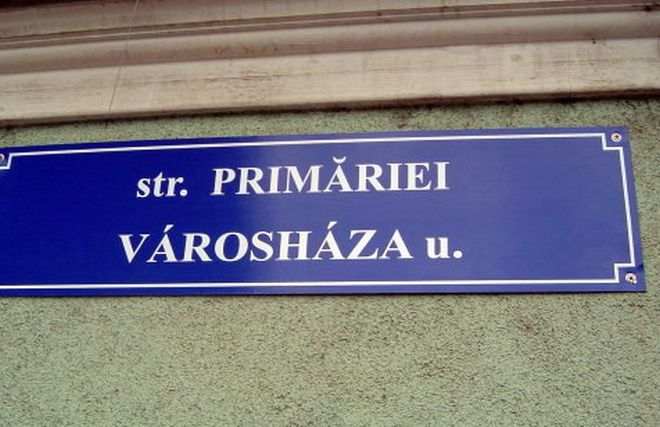 UDMR despre îndepărtarea indicatoarelor bilingve din Tîrgu Mureş
