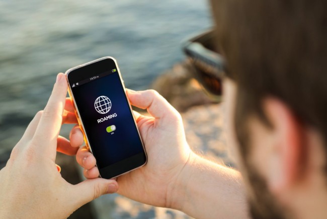 Convorbirile telefonice, mesajele scrise şi consumul de date în roaming în interiorul UE sunt taxate, de astăzi, ca şi cele naţionale