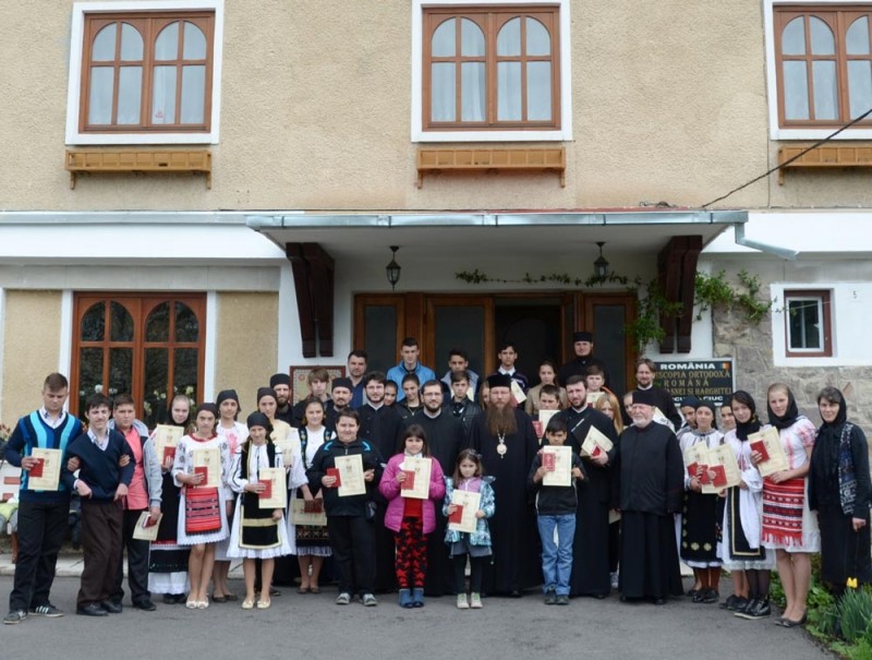 Sute de copii români din Miercurea Ciuc, implicaţi în proiecte derulate cu sprijinul Episcopiei Ortodoxe