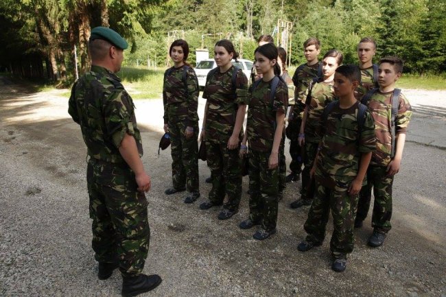 Tabăra de cercetaşi găzduită de militarii Batalionului 21 Vânători de Munte a început la Predeal