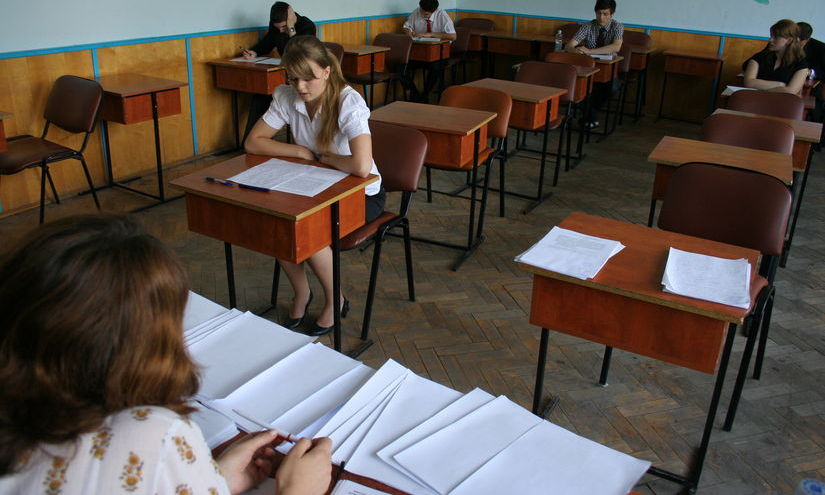 Un elev mureșean eliminat de la BAC pentru că a încercat să copieze