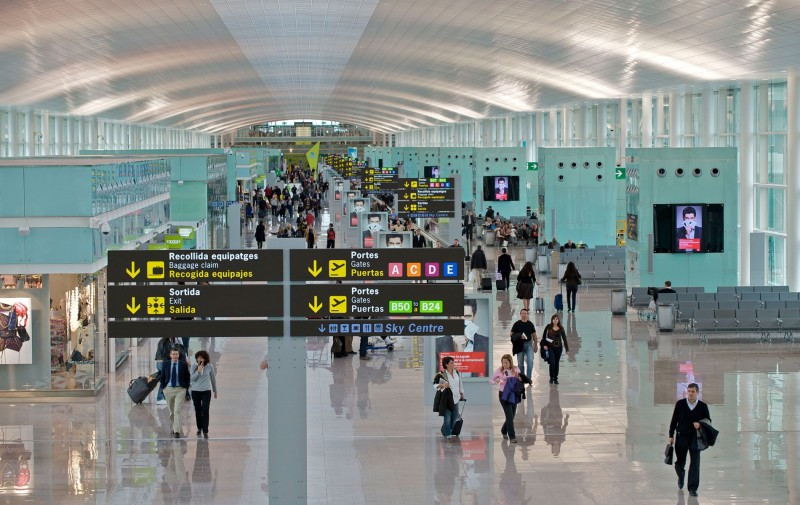Avertizare a MAE pentru românii care tranzitează Aeroportul El Prat din Barcelona