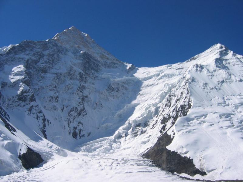 Doi alpiniști covăsneni au atins astăzi vârful Khan Tengri