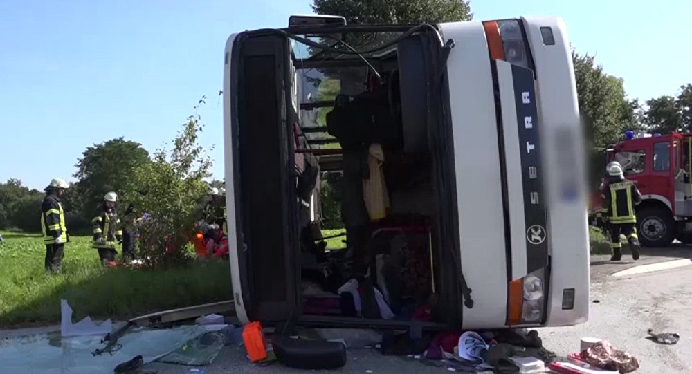 Un autocar cu cetăţeni români s-a răsturnat în Germania