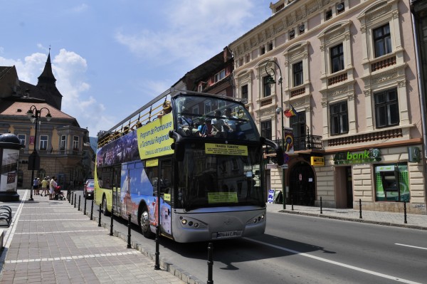 Autobuzul turistic supraetajat al Consiliului Judeţean Brașov, scos din nou la vânzare