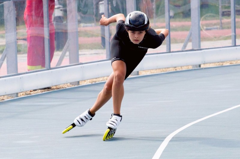 Doi braşoveni au bătut recordurile naţionale la patinaj viteză pe role