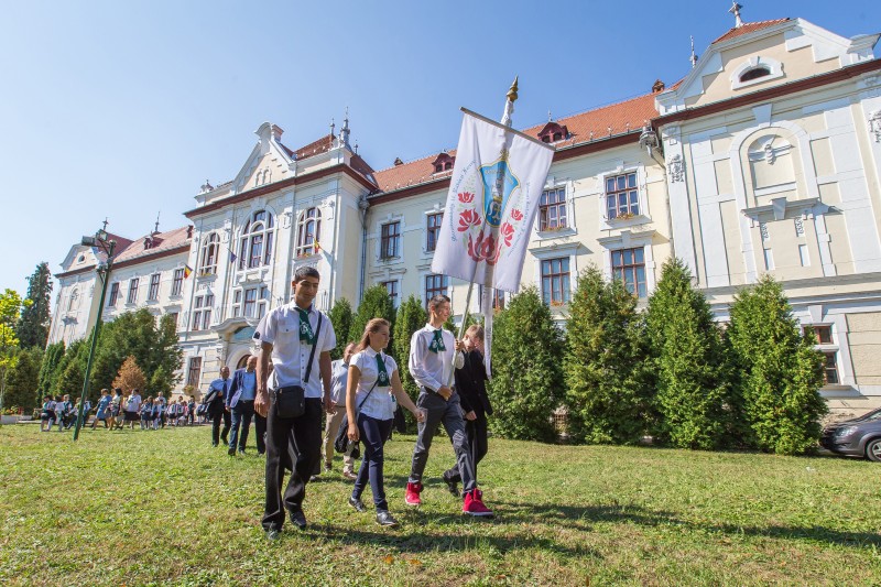 Elevii de la Liceul Romano- Catolic din Tîrgu Mureş au început şcoala la biserică