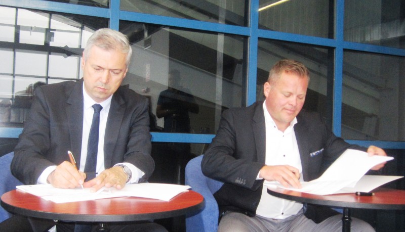 S-a semnat contractul pentru reabilitarea pistei Aeroportului Tîrgu Mureş S-a semnat contractul pentru reabilitarea pistei Aeroportului Tîrgu Mureş