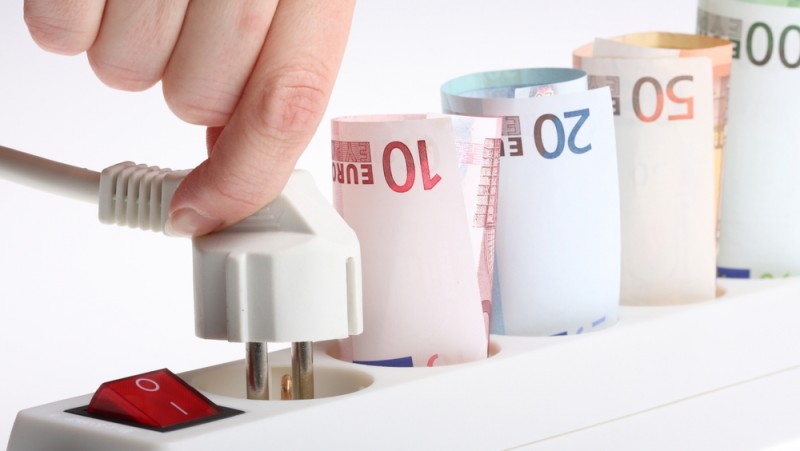 Consumatorii își pot scădea cu o treime factura la energie