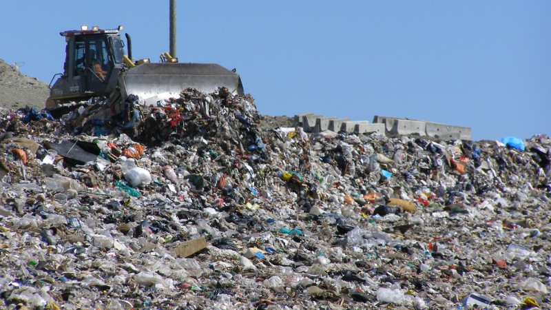 România a închis încă 10 depozite municipale şi două industriale de deşeuri