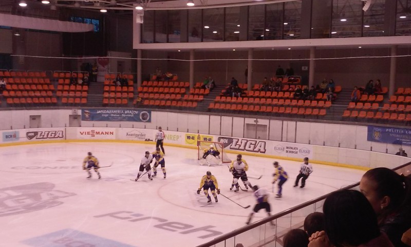 În deschiderea Campionatului Naţional de hochei, echipa ,,lupilor” înfruntă Steaua, la Braşov