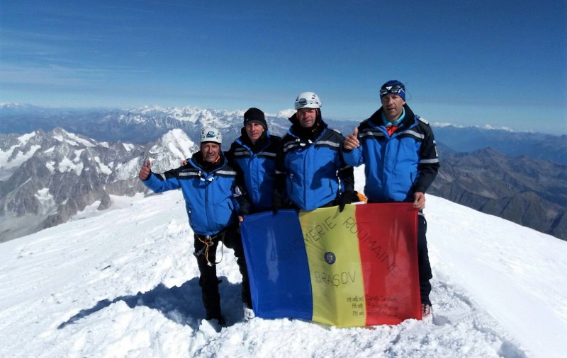 Jandarmii brașoveni au escaladat masivul Mont Blanc