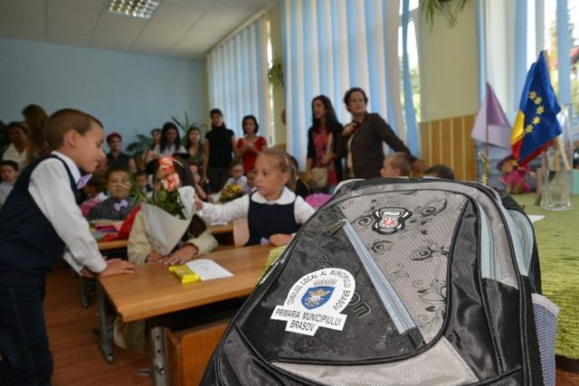 Ce ar trebui să conțină „Primul ghiozdan”? Municipalitatea brașoveană așteaptă sugestii până pe 12 mai