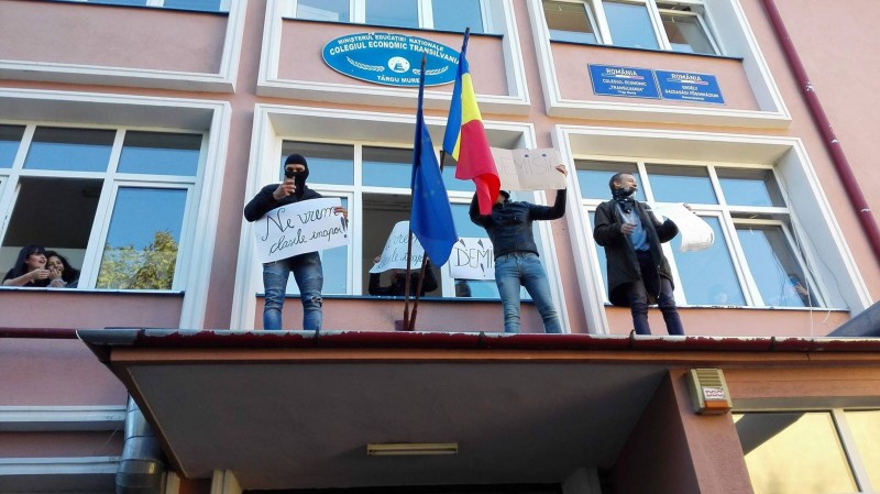 UPDATE: Protestul de la Liceul Economic s-a încheiat