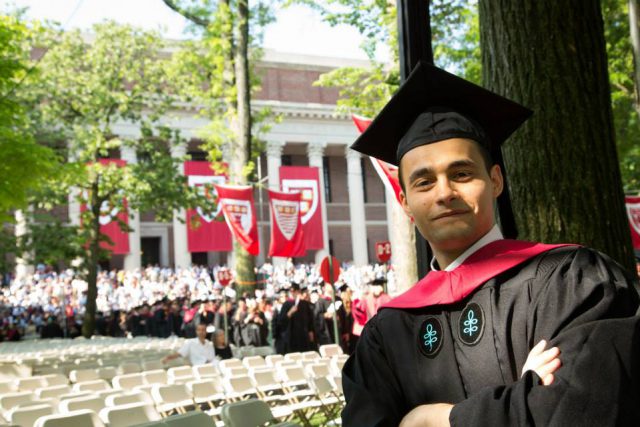 România de nota 10: Absolvent de Stanford şi Harvard demistifică procesul de aplicaţie la universităţi de prestigiu