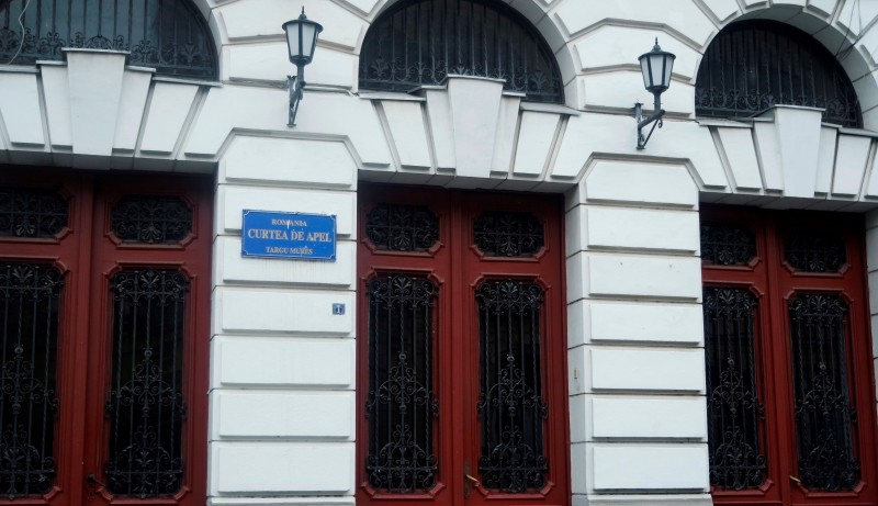 Cetăţean condamnat cu executare pentru că a dat mită unui polițist mureșean