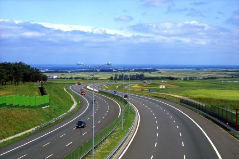 Astăzi se semnează primul contract pentru autostrada Comarnic-Braşov
