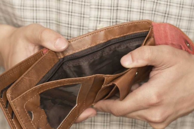 Paradox românesc: rată mare a sărăciei, dar obezitate în creștere și multe alimente aruncate la gunoi