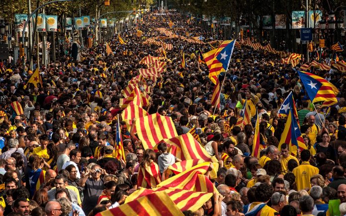 Spania urmează să suspende autonomia Cataloniei