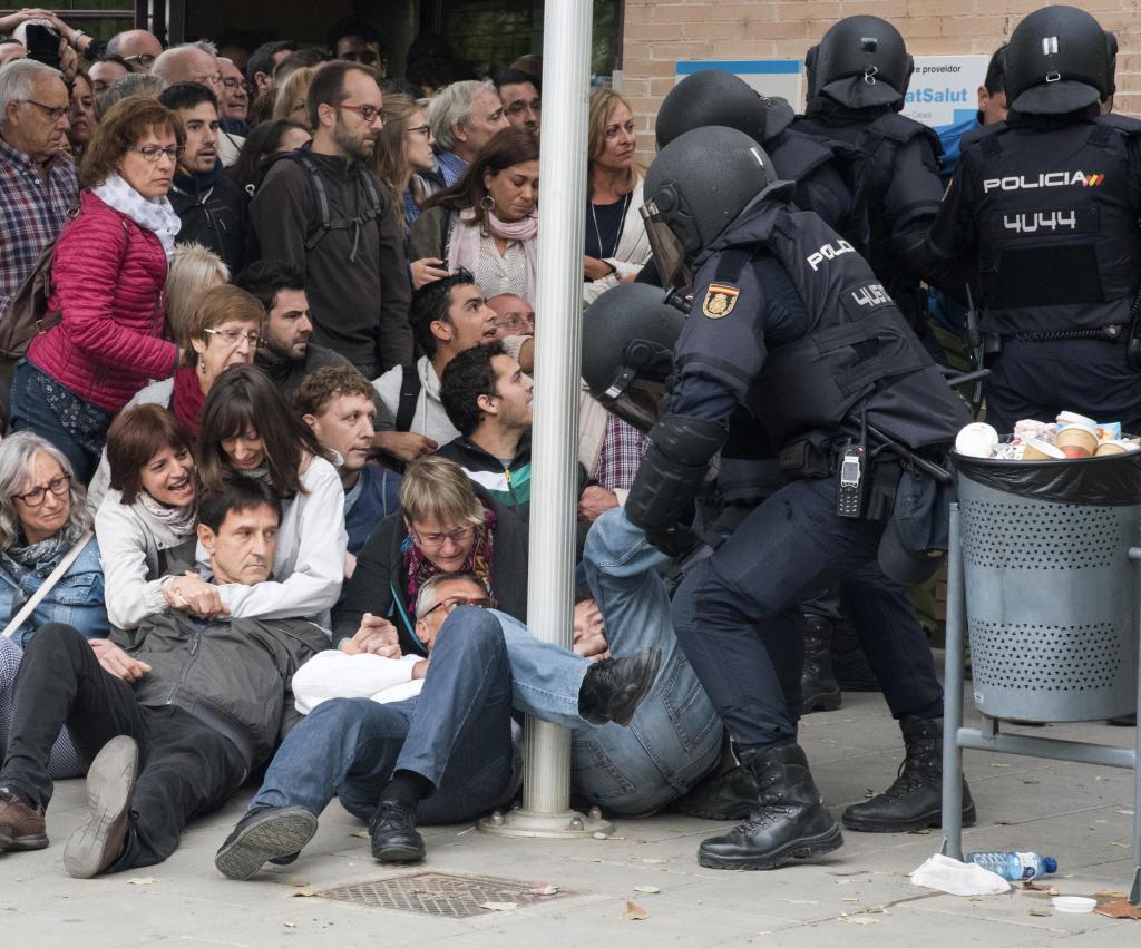 Referendum în Catalonia: 11 poliţişti răniţi, conform autorităţilor spaniole