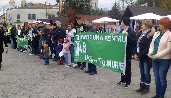 Lanţ uman, la Iași, pentru Autostrada Ungheni-Iaşi-Târgu Mureş