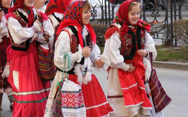Mureșenii sunt așteptați în costume populare la Parada Portului de 1 Decembrie
