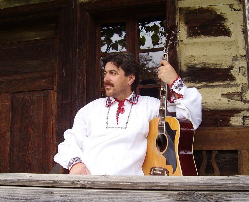 Nu uita că ești român – muzică folk și colinde în debut de an centenar al Marii Uniri. Emisiune cu public, în această seară, la Radio Tîrgu Mureș