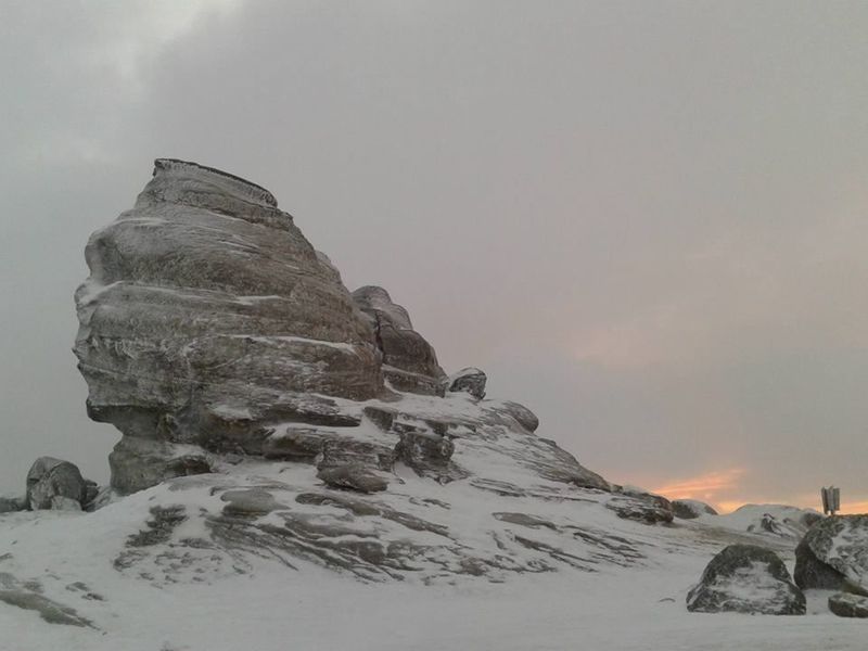 Zeci de turişti au rămas blocaţi pe platoul Bucegi