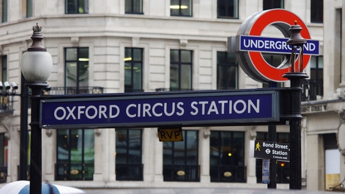 Staţia de metrou Oxford Circus din Londra a fost închisă în urma unui incident Staţia de metrou Oxford Circus din Londra a fost închisă în urma unui incident