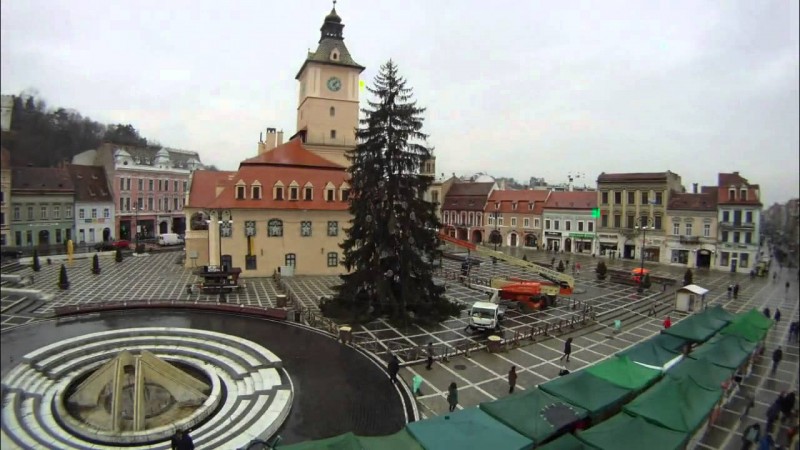 Bradul de Crăciun a fost montat în Brașov