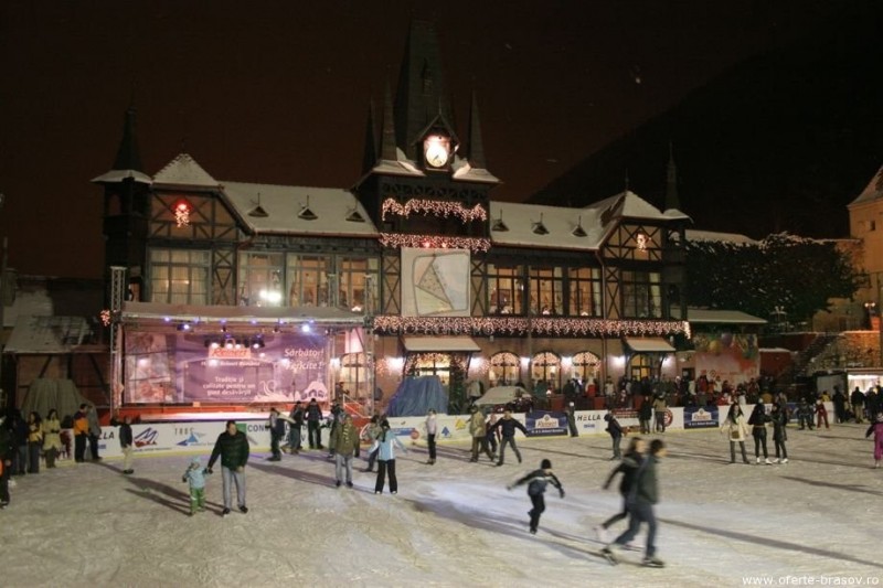 Cel mai mare patinoar neacoperit din Braşov s-a deschis la Baza Sportivă Olimpia