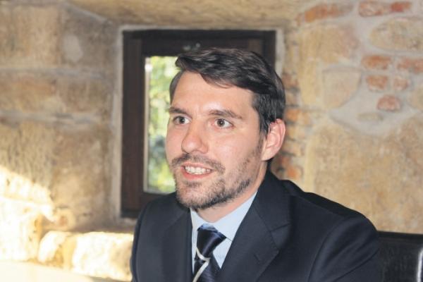 Nepotul Regelui Mihai a încercat să intre cu forţa în reşedinţa din Elveţia a fostului suveran