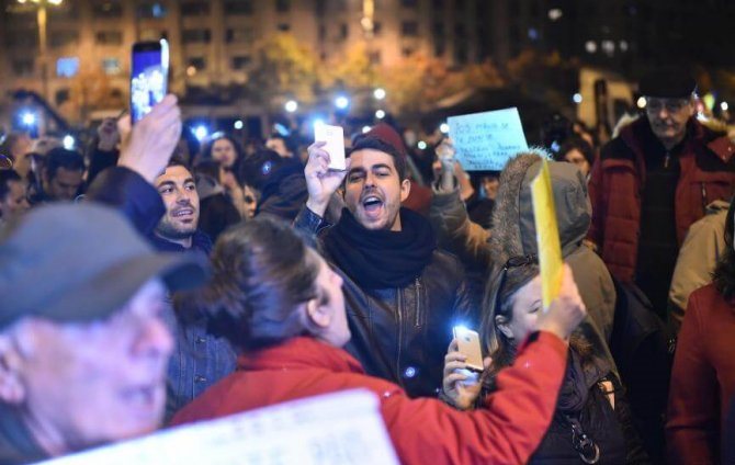 Noi proteste în Piața Victoriei