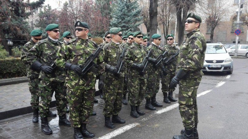 1 Decembrie: tehnica militară atrage privirile târgumureșenilor