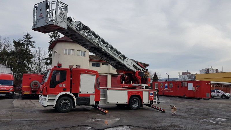 Pompierii mureșeni au primit o autoscară pentru intervenții la mare înălțime