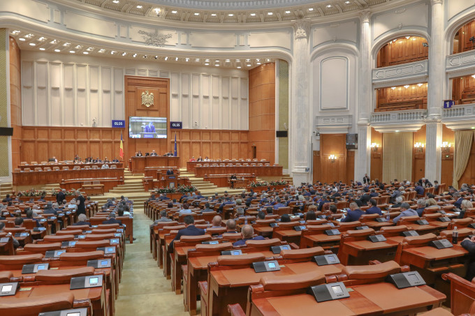 Ședință maraton pentru adoptarea Legii privind statutul judecătorilor şi procurorilor