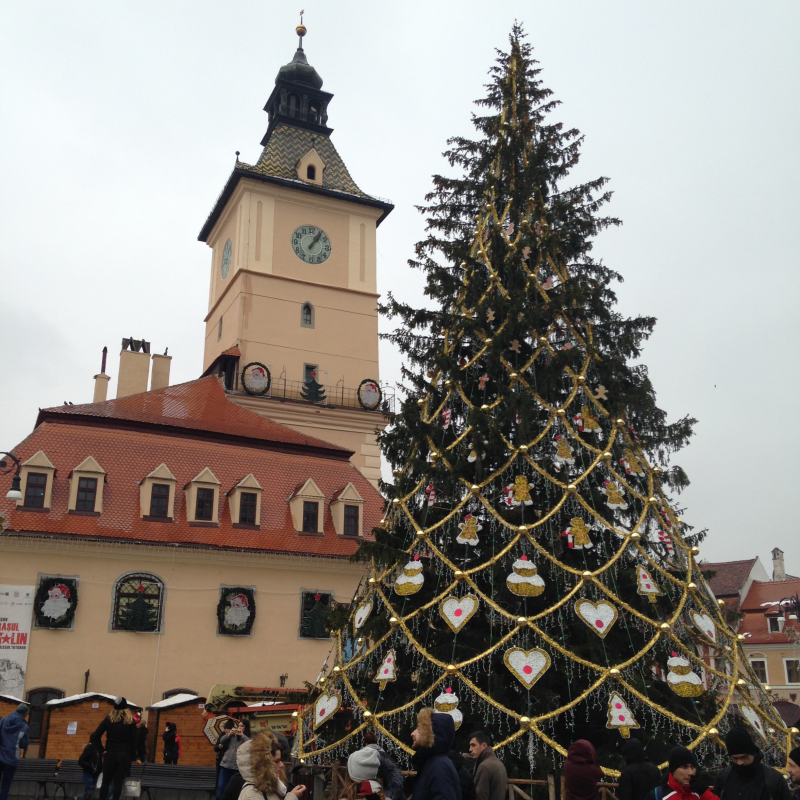 Brașovul, locul I în topul destinaţiilor preferate de români pentru petrecerea Anului Nou