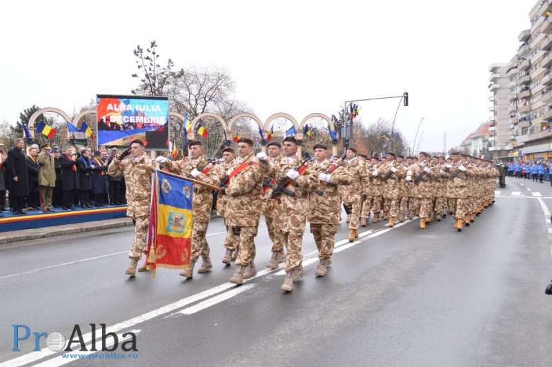 Ziua Naţională, sărbătorită la Alba Iulia de oameni veniţi din toată ţara Ziua Naţională, sărbătorită la Alba Iulia de oameni veniţi din toată ţara