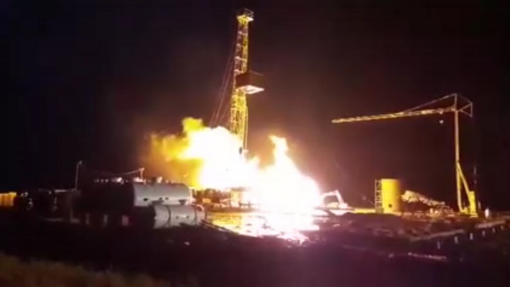 UPDATE: Lichidarea incendiului, izbucnit la o sondă de gaz din judeţul Satu Mare, ar putea dura mai multe zile