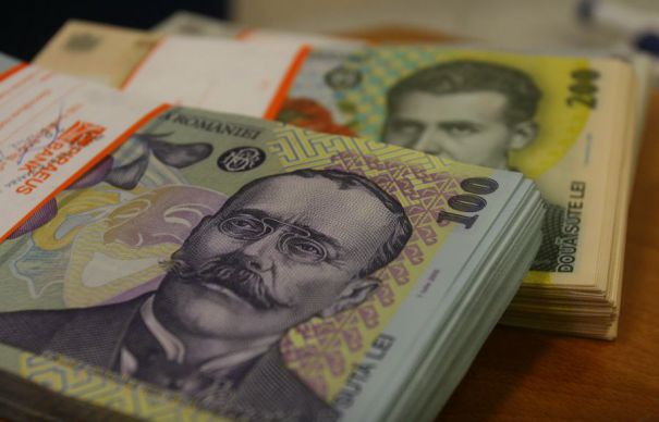 BNR va pune în circulaţie bancnote şi monede cu noua stemă a ţării