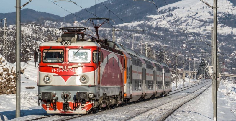 CFR introduce de astăzi Trenurile Zăpezii către staţiunile montane