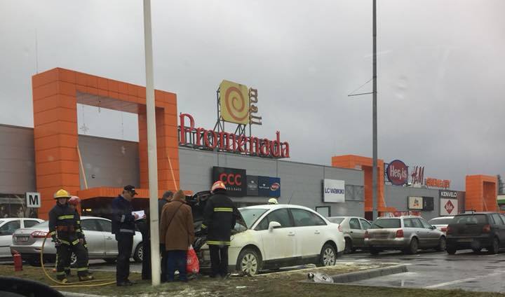Incendiul din parcarea celui mai mare Centru Comercial din Tg. Mureș a fost stins