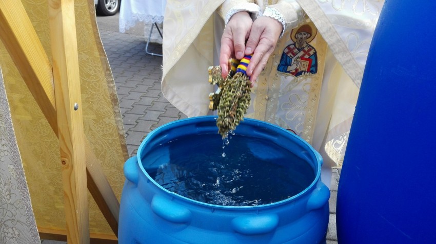 Astăzi s-a sfințit apa de Bobotează, sau Aghiasma Mare în toate bisericile