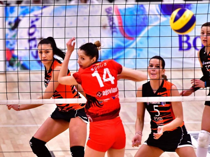 CSM-urile, în semifinale la volei feminin