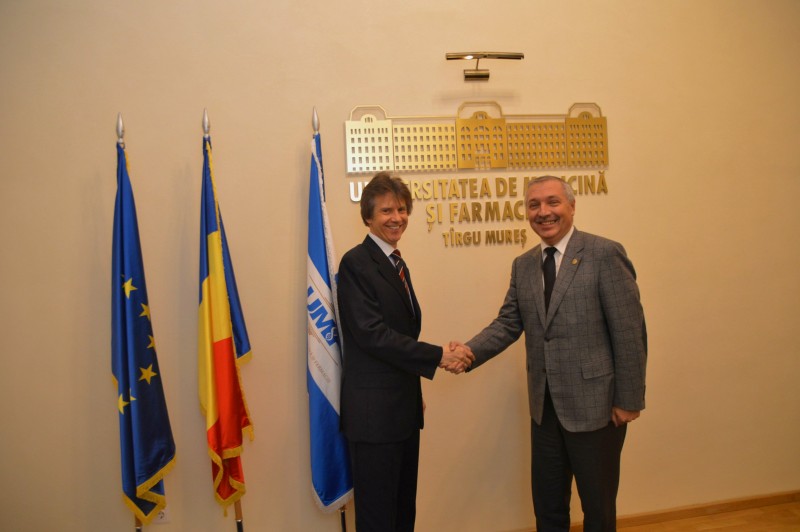 Consulul Republicii Federale Germania la Sibiu a vizitat UMF Tîrgu-Mureș Consulul Republicii Federale Germania la Sibiu a vizitat UMF Tîrgu-Mureș