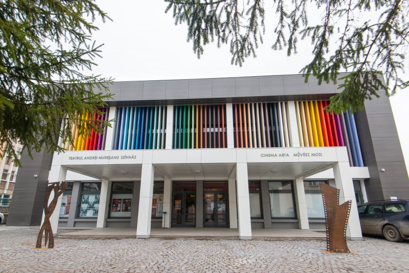 Expoziție de obiecte de recuzită la aniversarea Teatrului ‘Andrei Mureşanu’ din Sfântu Gheorghe